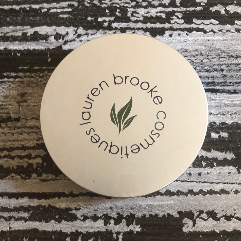 Lauren Brooke cosmetics- presses foundation